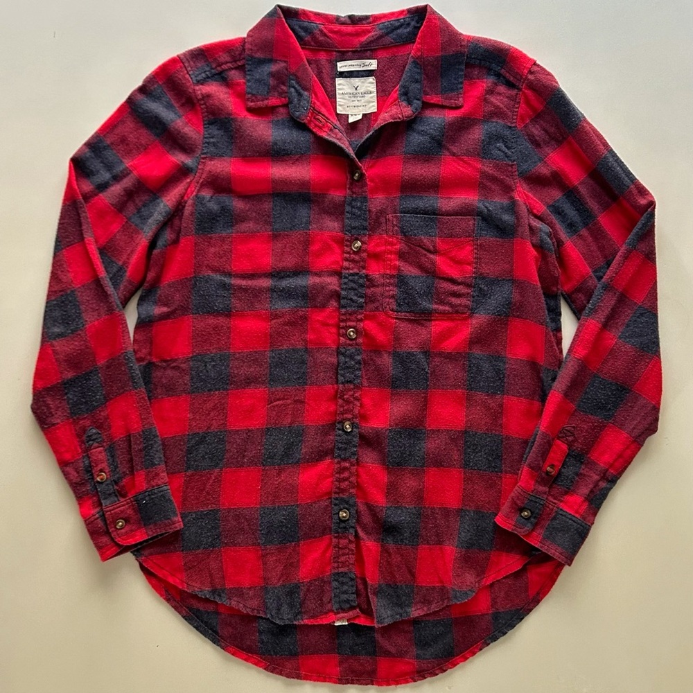 American Eagle Red Gray Plaid Boyfriend Shirt Soft Collared Size M Spring Top